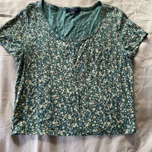 AE scoopneck crop top